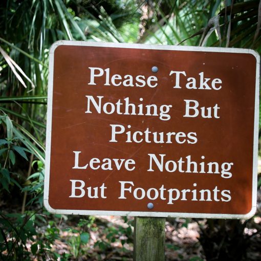 a sign warning people not to take pictures